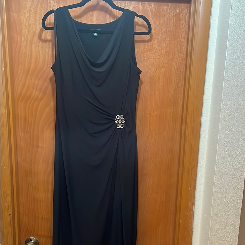 Elegant Black Dress with Embellished Detail